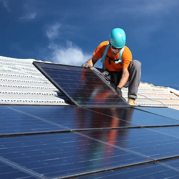 Os benefícios dos sistemas fotovoltaicos em telhados